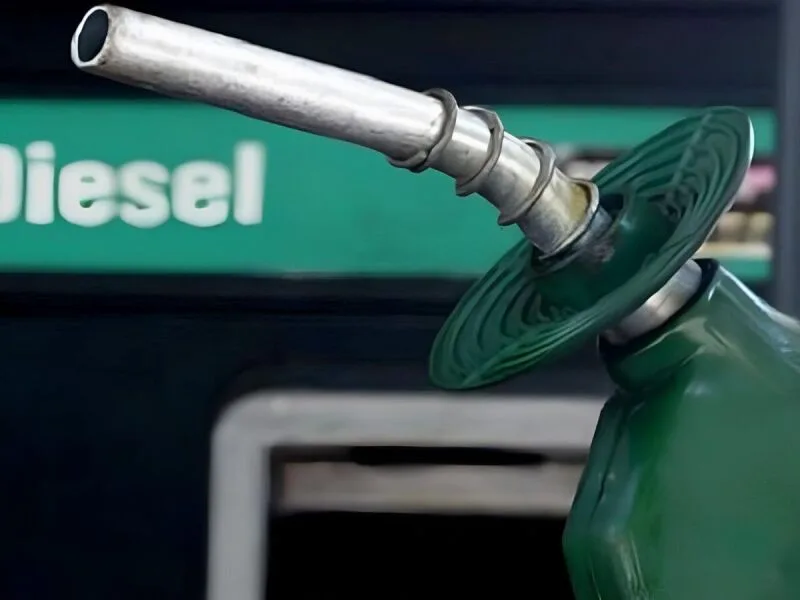 Diesel S-10 avança 2,43% em setembro, enquanto gasolina cai pelo 5º mês