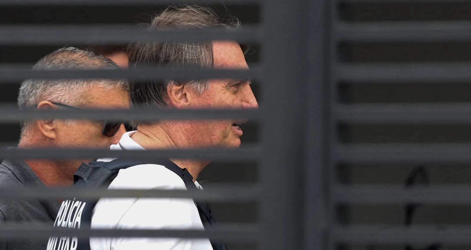 Defesa de Bolsonaro pede ao STF suspensão de condenação de 27 anos