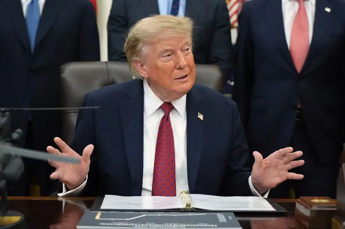 Trump concede clemência a 30 pessoas no segundo mandato