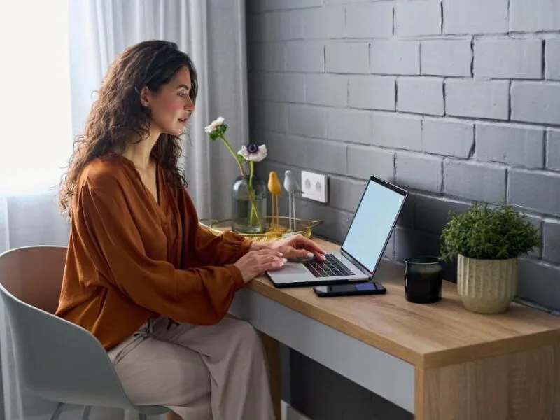 Mulheres lideram presença no trabalho em casa, aponta pesquisa do IBGE