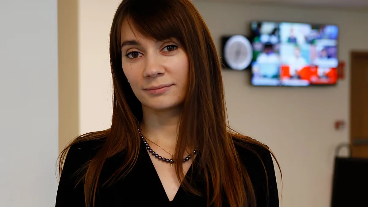 UE amplia sanções contra Xenia Fedorova por propaganda pró-Rússia