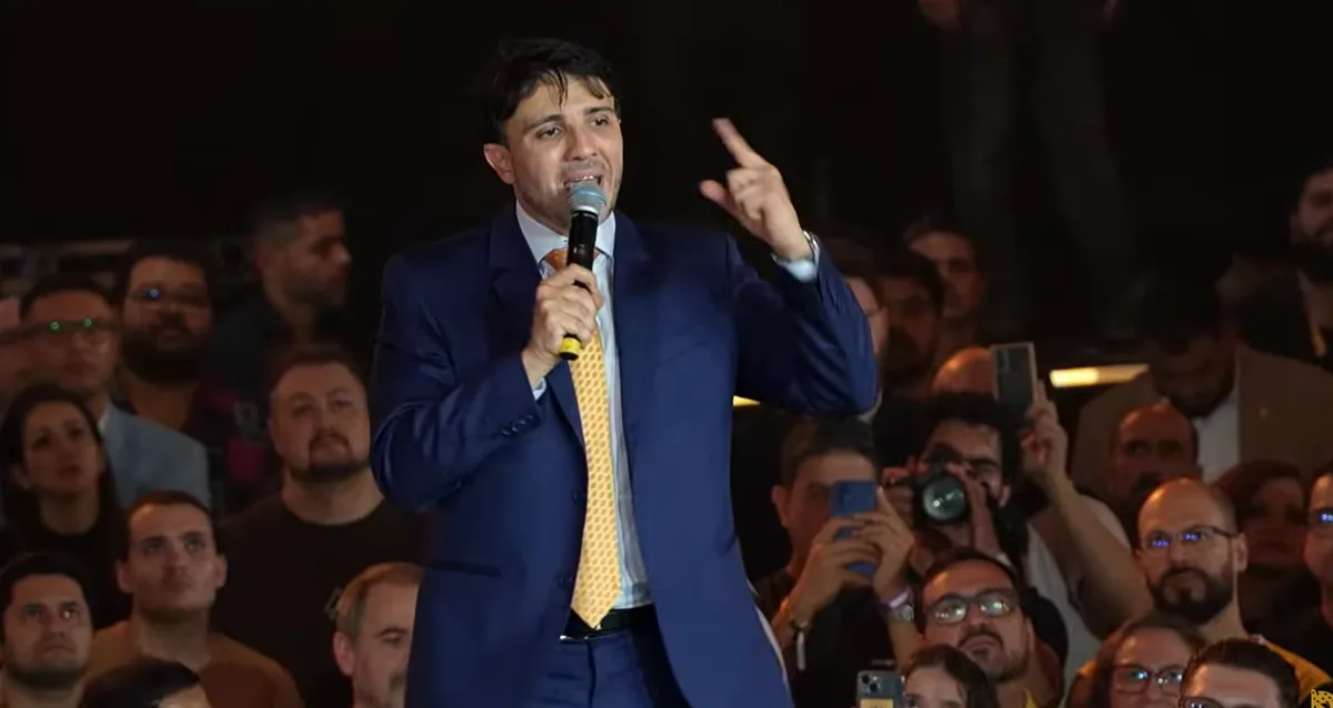 Candidatos criticam reajuste de 15% do Bolsa Família durante eleição
