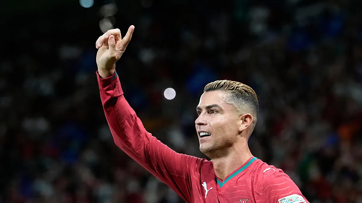 Cristiano Ronaldo acusa técnico de quebra de confiança e explica saída da seleção