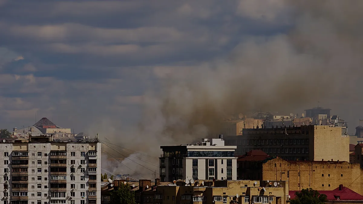 Ataque de drone russo atinge prédio central da segurança ucraniana em Kiev