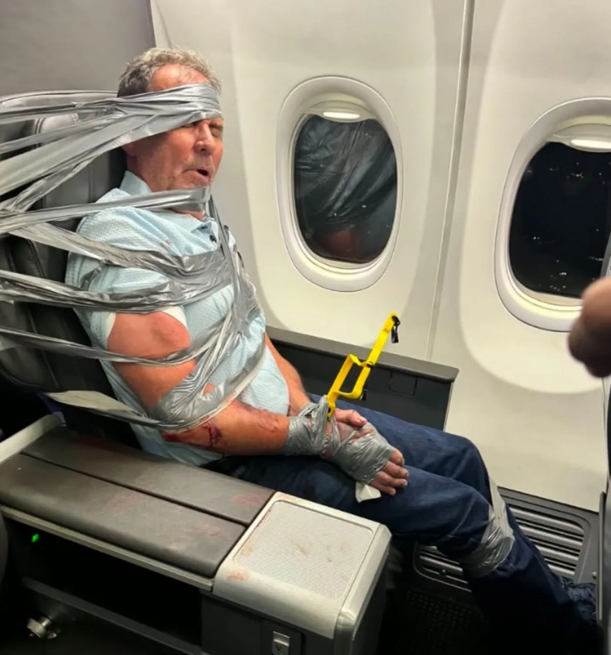 Aeronave é desviada para Baltimore após passageiro atacar homem e tripulação