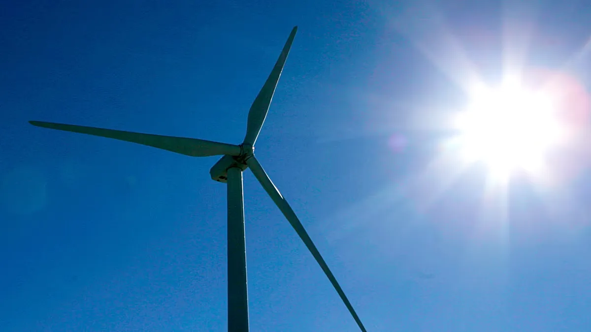 UE mantém prazo para retirar inversores chineses de projetos de energia