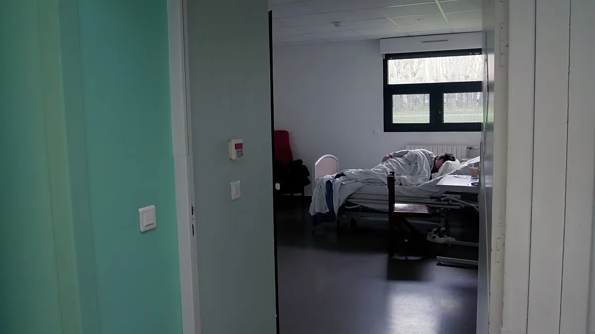 Relatório aponta violações de direitos em urgências psiquiátricas na Île-de-France