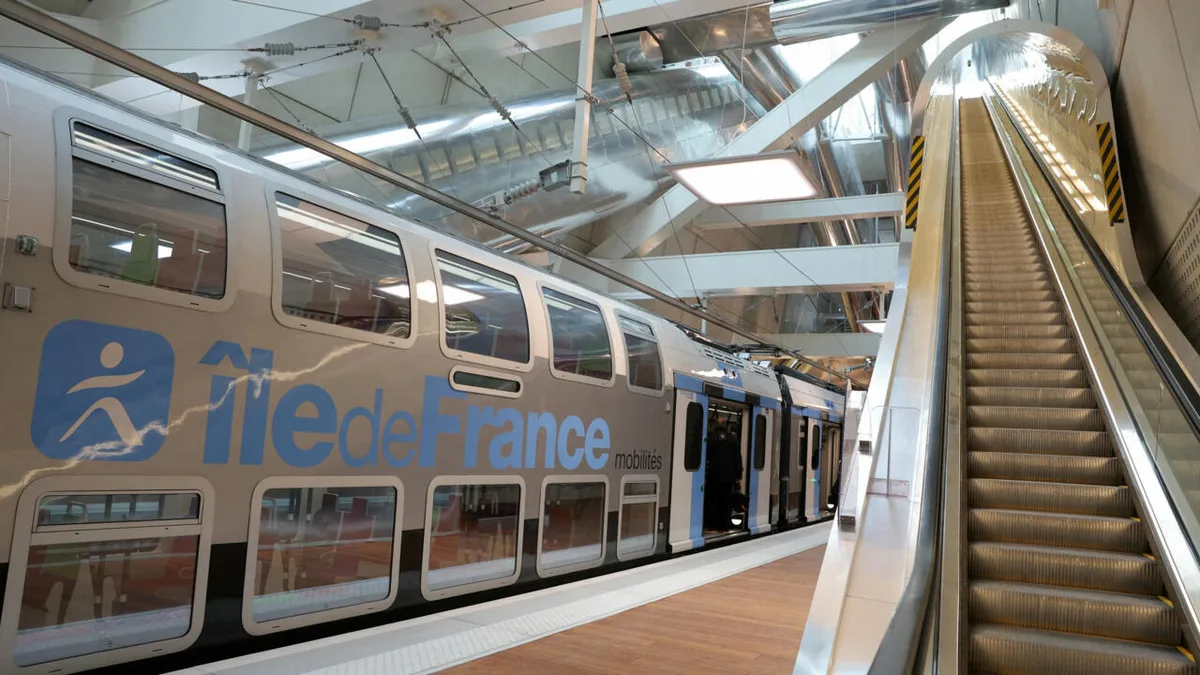Greve nacional na França ameaça transporte suburbano na região de Paris