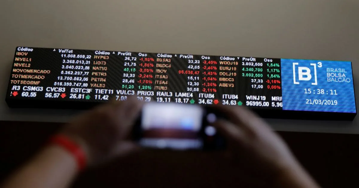 Bolsa encerra sessão perto da estabilidade e acumula alta de 5,40% na semana