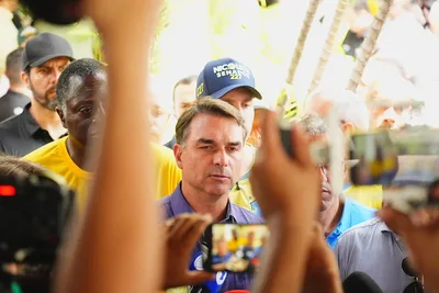 PF apura recursos de filme sobre Jair Bolsonaro e relação de Flávio com Banco Master
