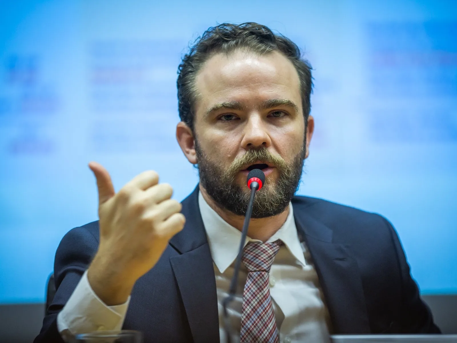 Imposto Seletivo deve render R$ 42 bilhões em 2027, mas cobrança será adiada
