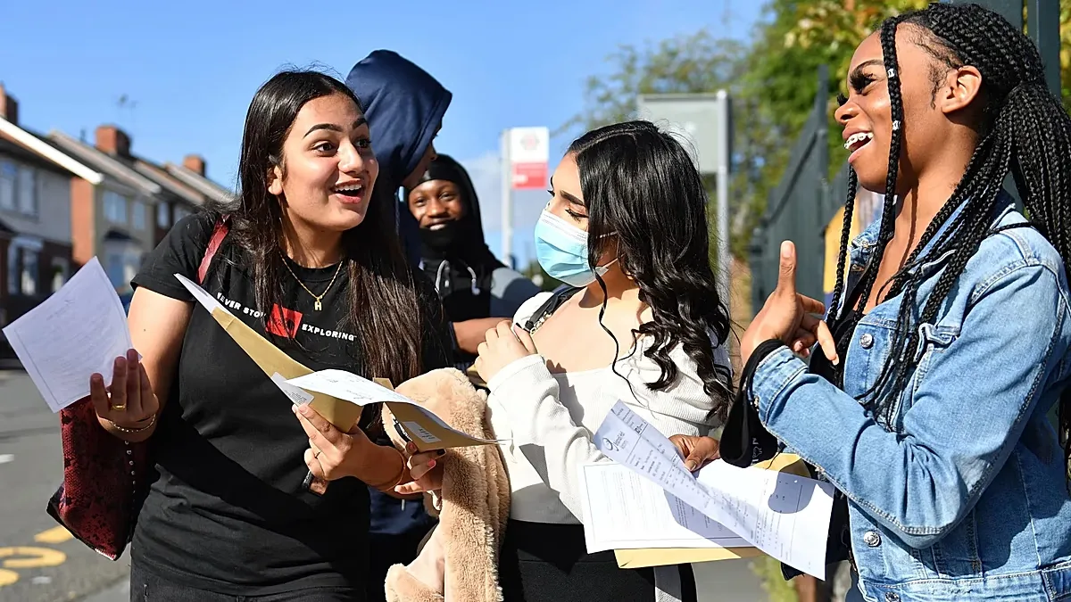 PISA aponta queda global em leitura, matemática e ciências entre estudantes