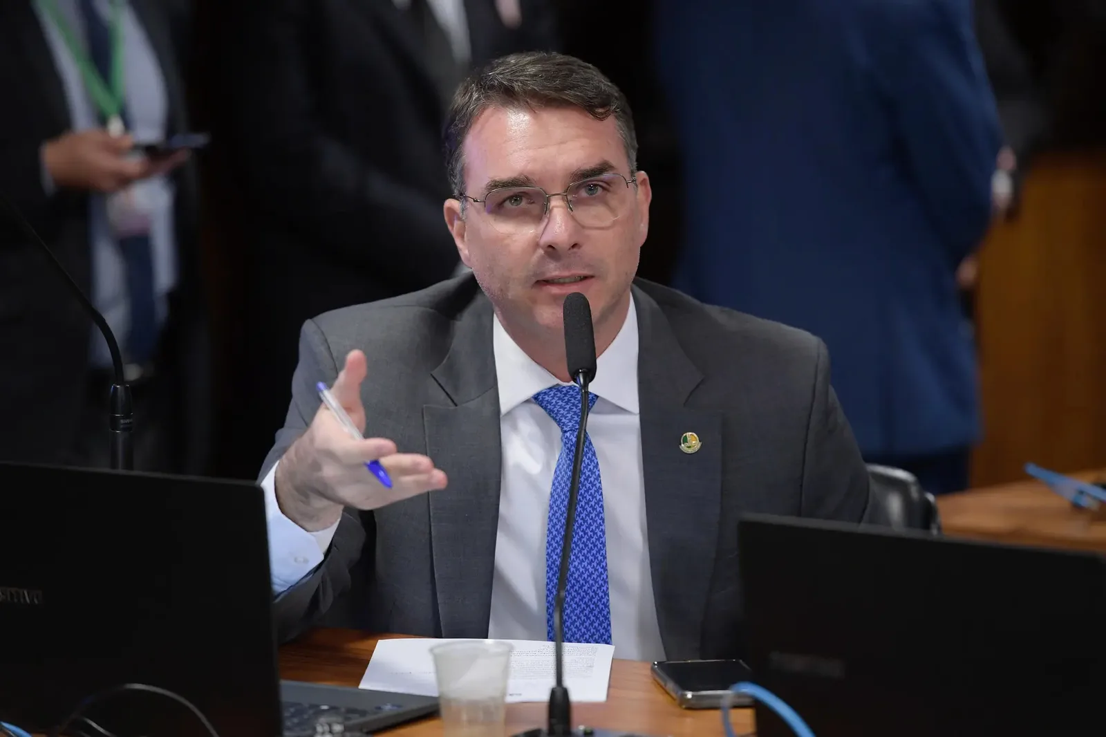 Flávio Bolsonaro defende separar bets esportivas de cassinos online