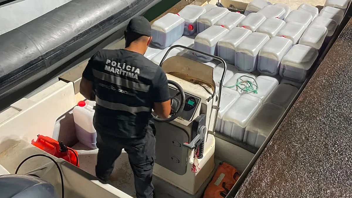 GNR apreende duas embarcações e 137 recipientes de combustível em Alvor