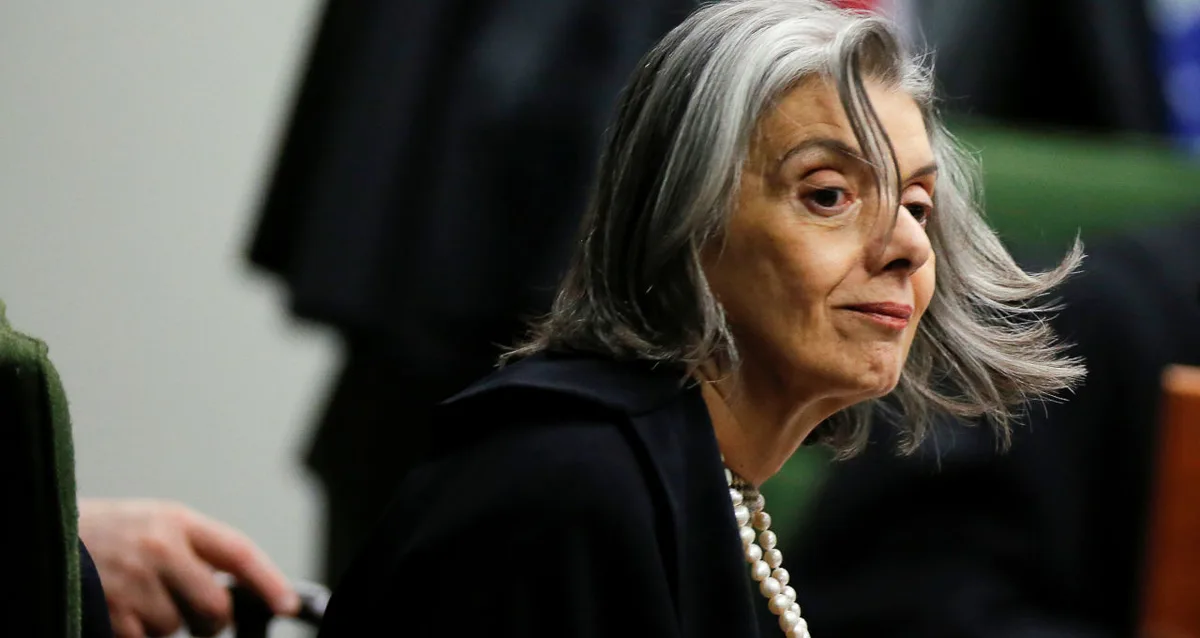 Cármen Lúcia critica exposição do STF durante julgamento sobre Moraes