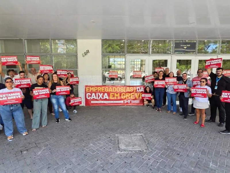 Greve na Caixa começa com agências fechadas em todo o Brasil