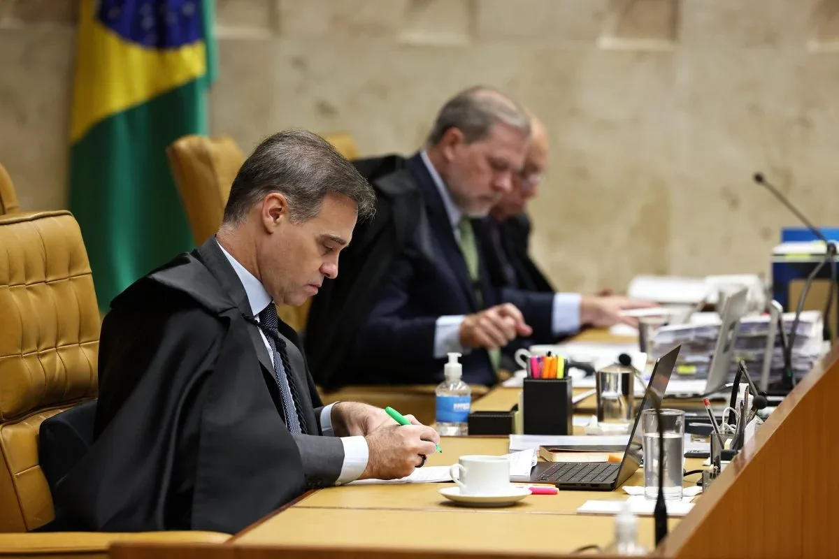 STF mantém impasse sobre casos envolvendo Moraes e Mendonça