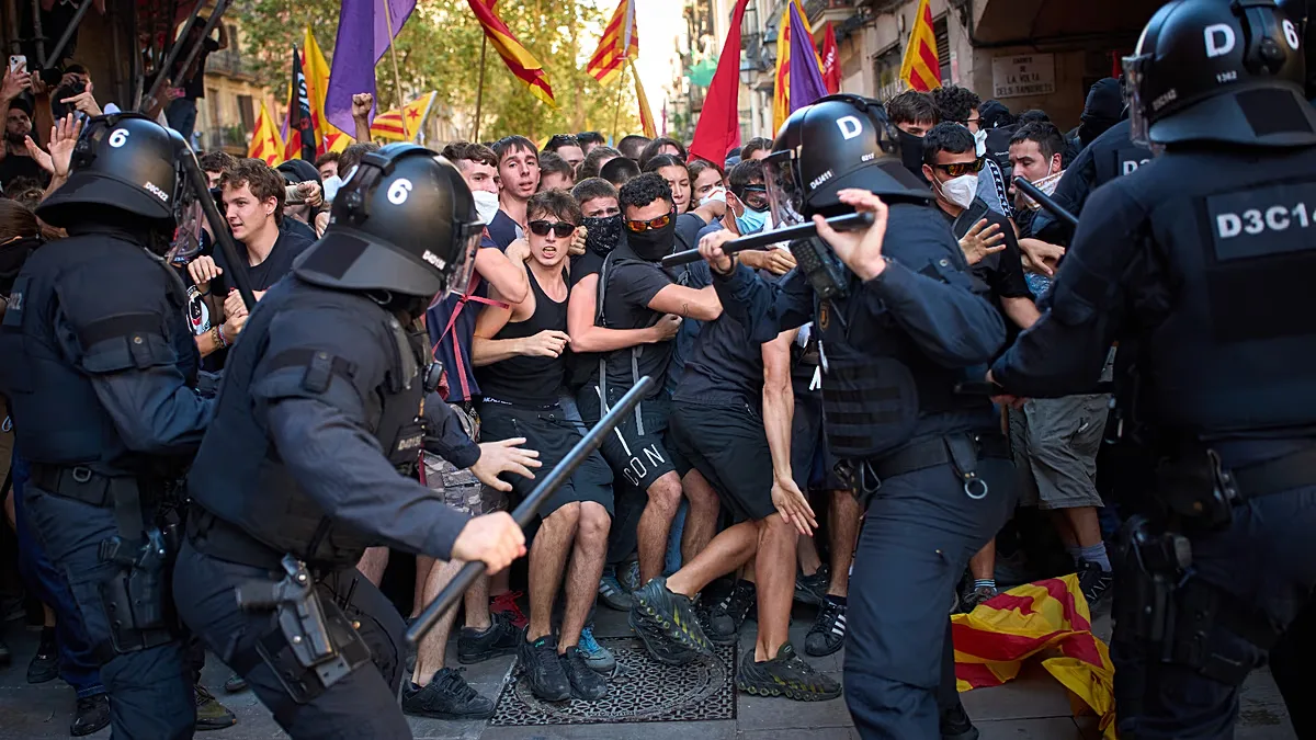 Confronto em Barcelona deixa três detidos e fotojornalista agredido