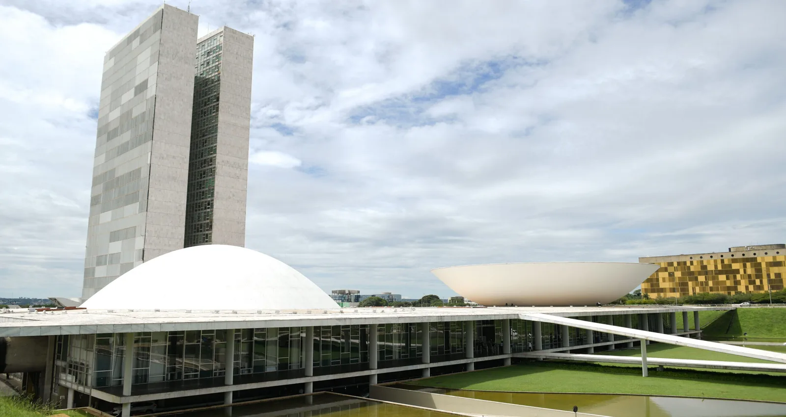 PEC que muda jornada de trabalho será analisada pelo Senado na terça-feira
