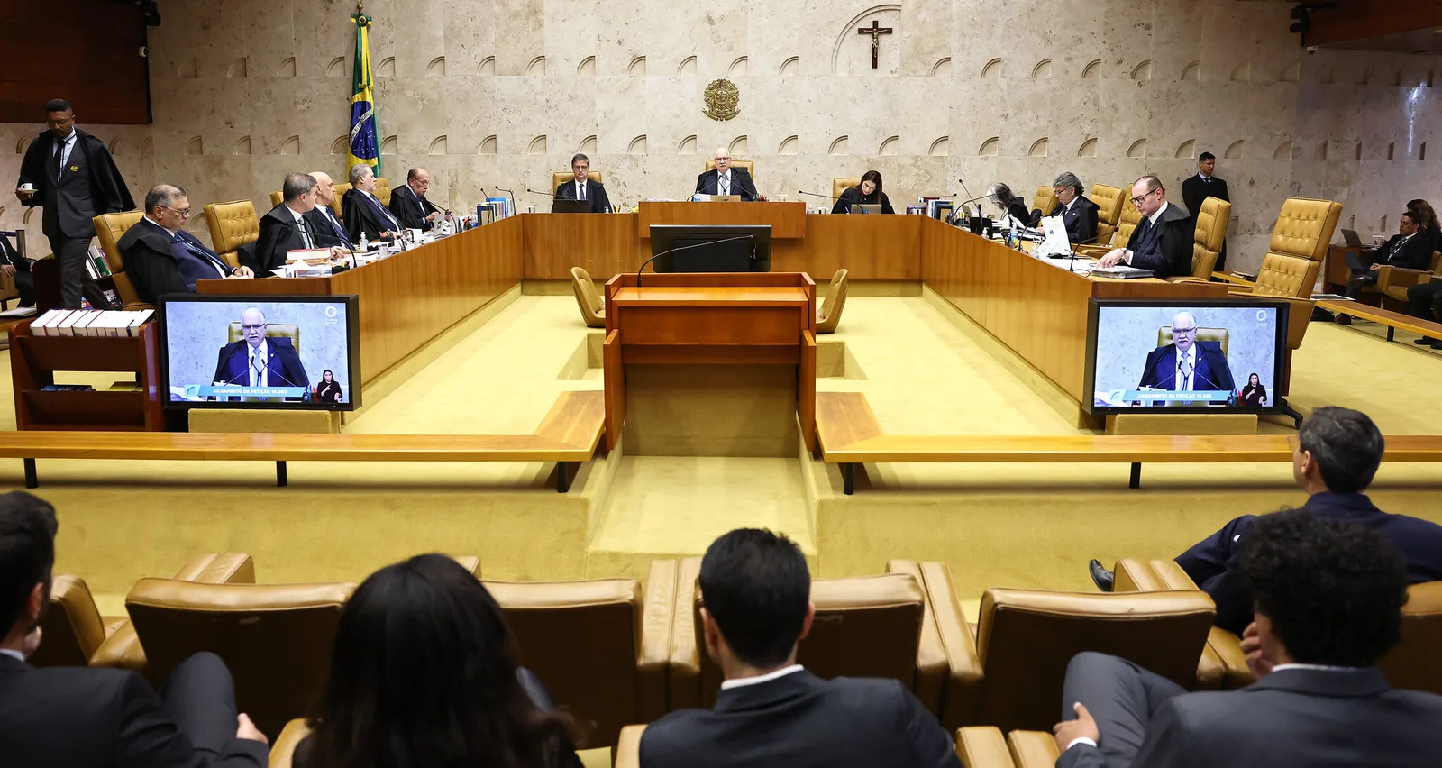 Ministros do STF recorrem a metáforas e referências durante julgamento