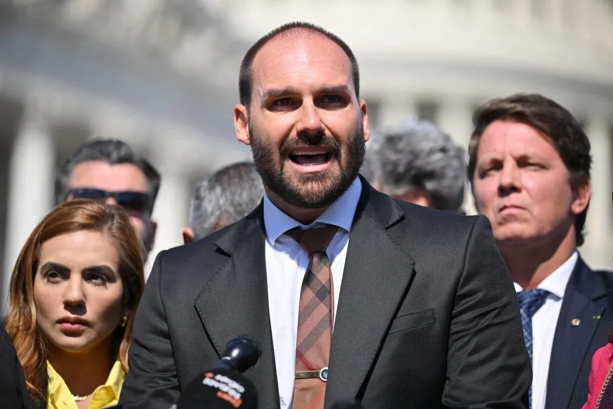 Supremo impõe detenção e multa a Eduardo Bolsonaro por difamação