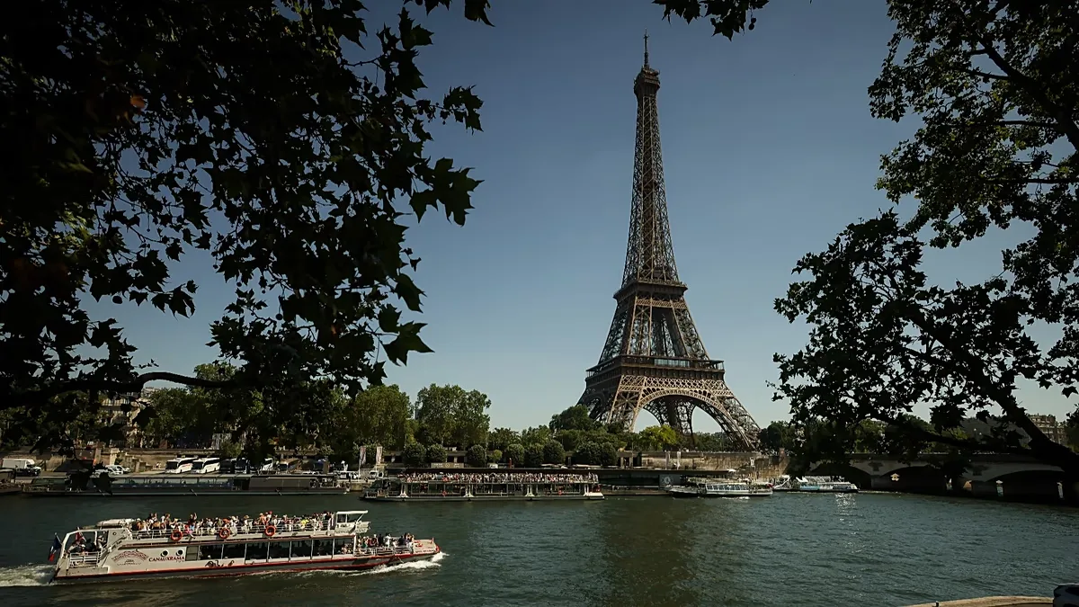 BAPS pede desculpas após afastamento de funcionárias na Torre Eiffel
