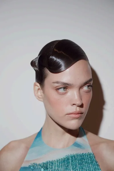 NYFW destaca texturas naturais, tranças e cabelos polidos para 2027
