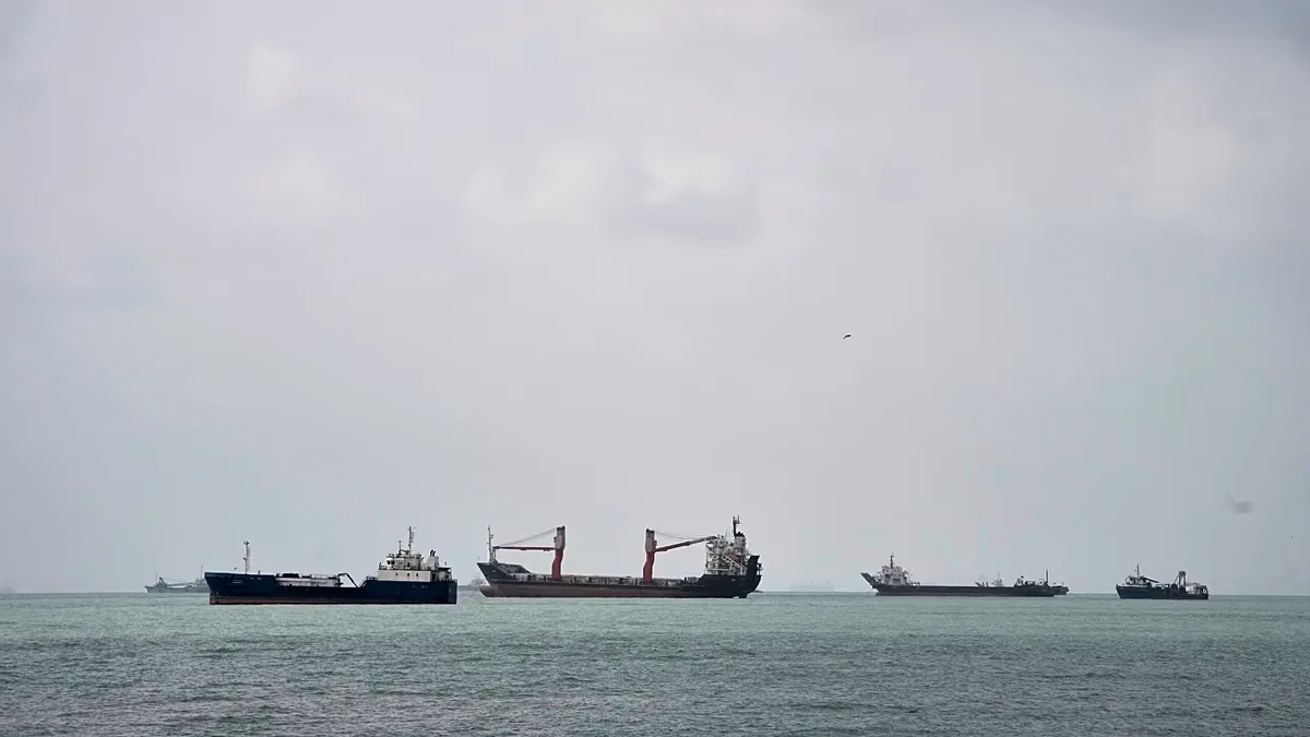 Explosões são registradas em petroleiro iraniano próximo à ilha de Kharg