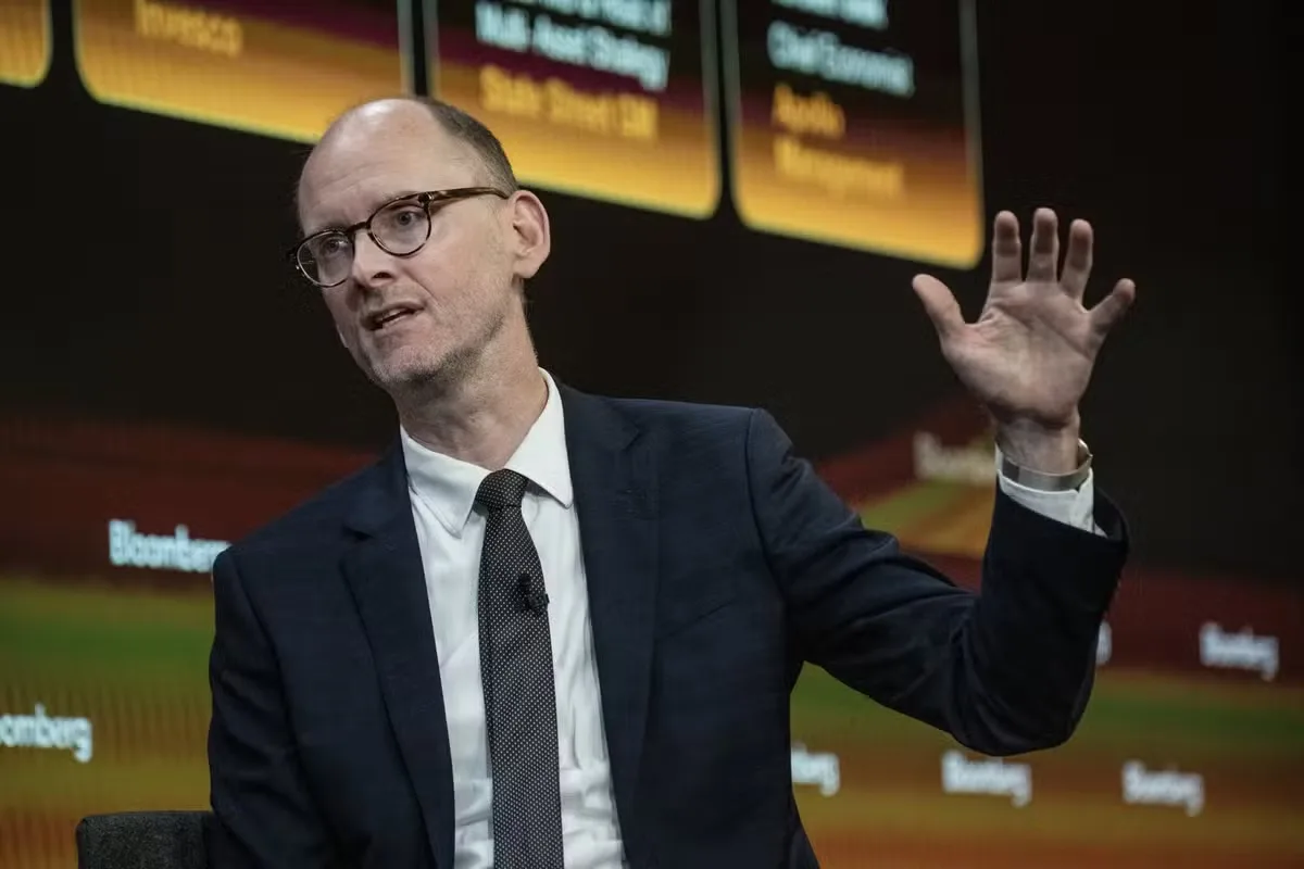 Preço global do iPhone contradiz sinal do índice Big Mac sobre o real