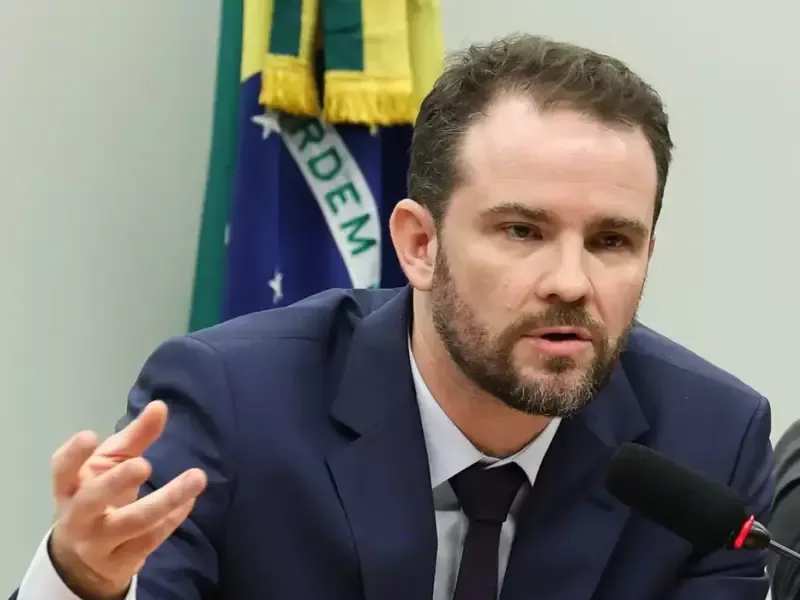 Durigan relaciona revisão de gastos obrigatórios à redução dos juros