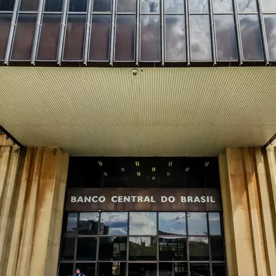 Copom defende política monetária mais restritiva diante de expectativas de inflação