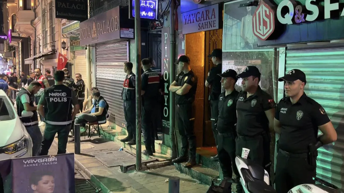Polícia turca detém manifestantes em protesto pró-LGBT+ em Istambul