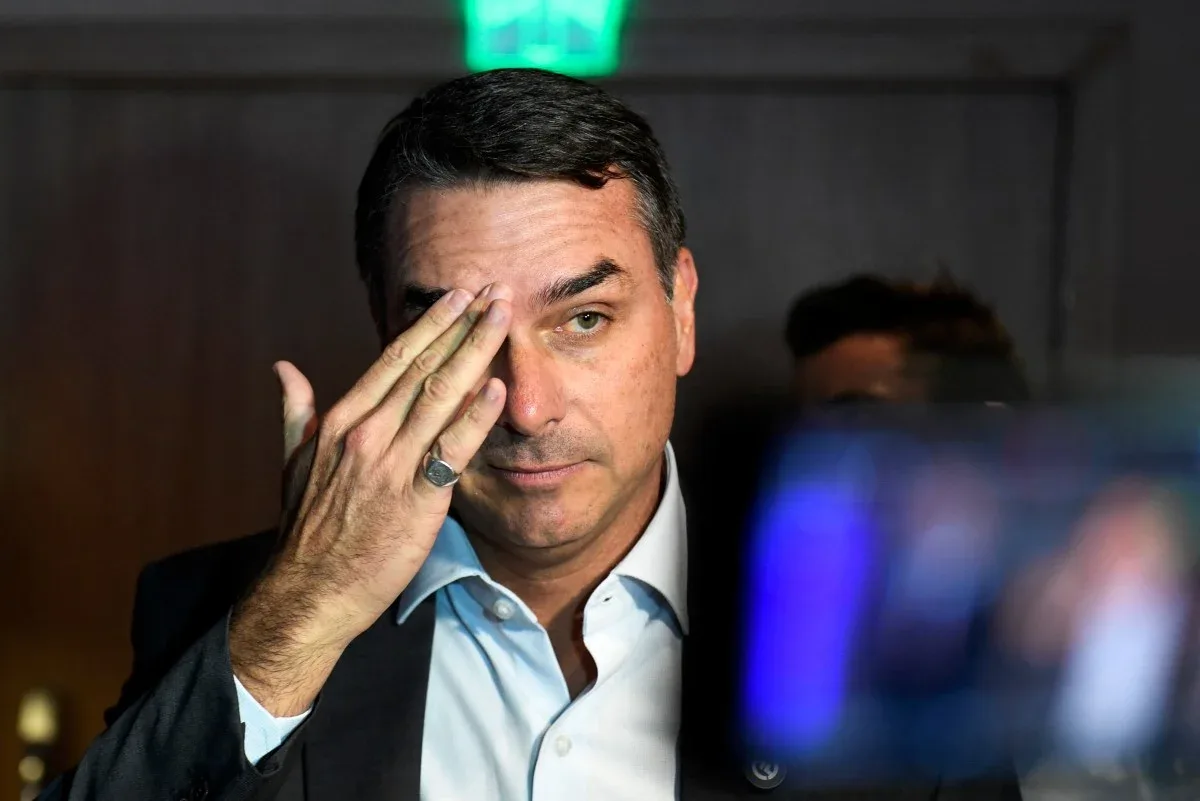 PT solicita apuração sobre recursos e ações estrangeiras ligadas a Flávio
