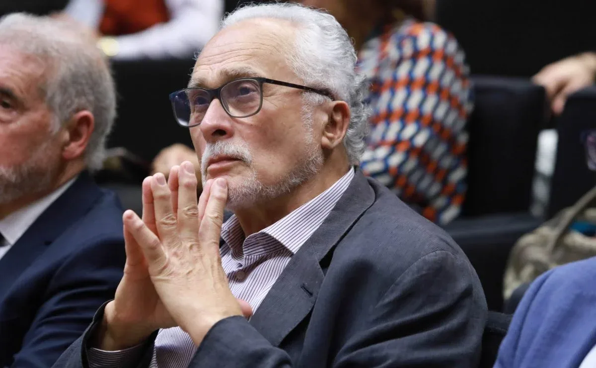 Genoino defende foco de Lula no futuro e nos eleitores indecisos
