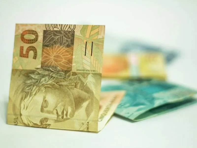 Investimento cresce pelo quarto trimestre seguido, mas PIB recua em julho