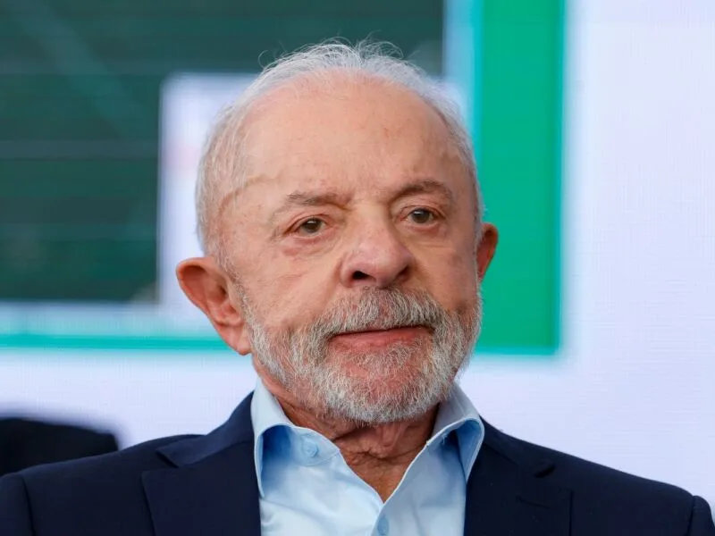 Brasil prepara resposta tarifária enquanto Lula rejeita postura de Trump