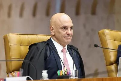 Moraes aplica multa a advogado por comando oculto em documento judicial