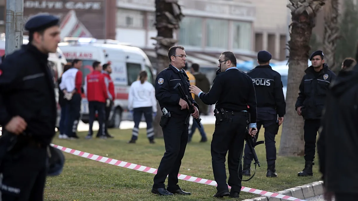 Ataque diante de escola deixa 11 alunos feridos na Turquia