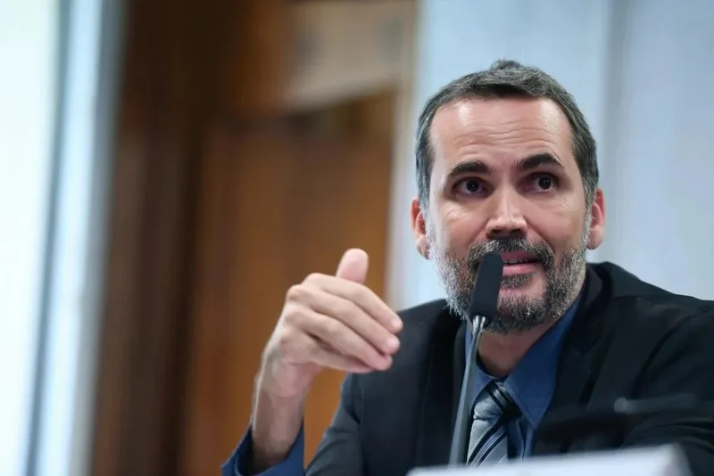Governo monitora repasse da redução de R$ 0,26 na gasolina