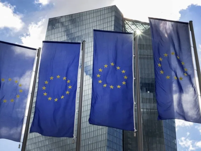 Resiliência da zona do euro leva BCE a elevar previsão de crescimento