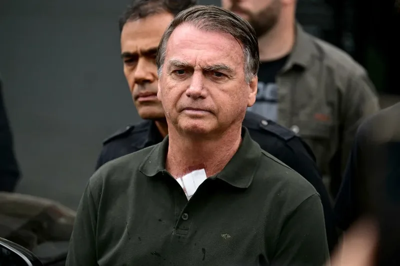 Defesa de Bolsonaro retira pedido para suspender pena no STF