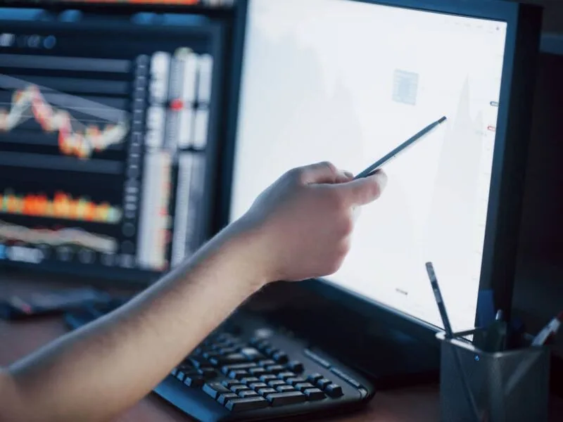 Ibovespa recua após petróleo subir e mercado aguardar ata do Fed