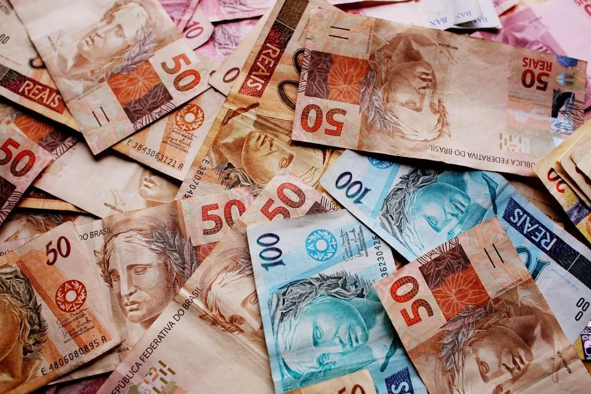 Receita do governo deve chegar a R$ 3,24 trilhões em 2026, aponta equipe econômica