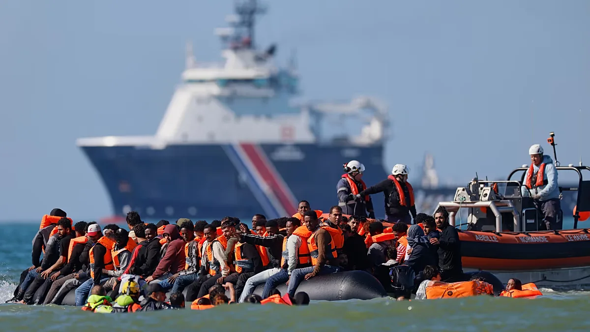 UE aprova regras mais rígidas para retorno de migrantes