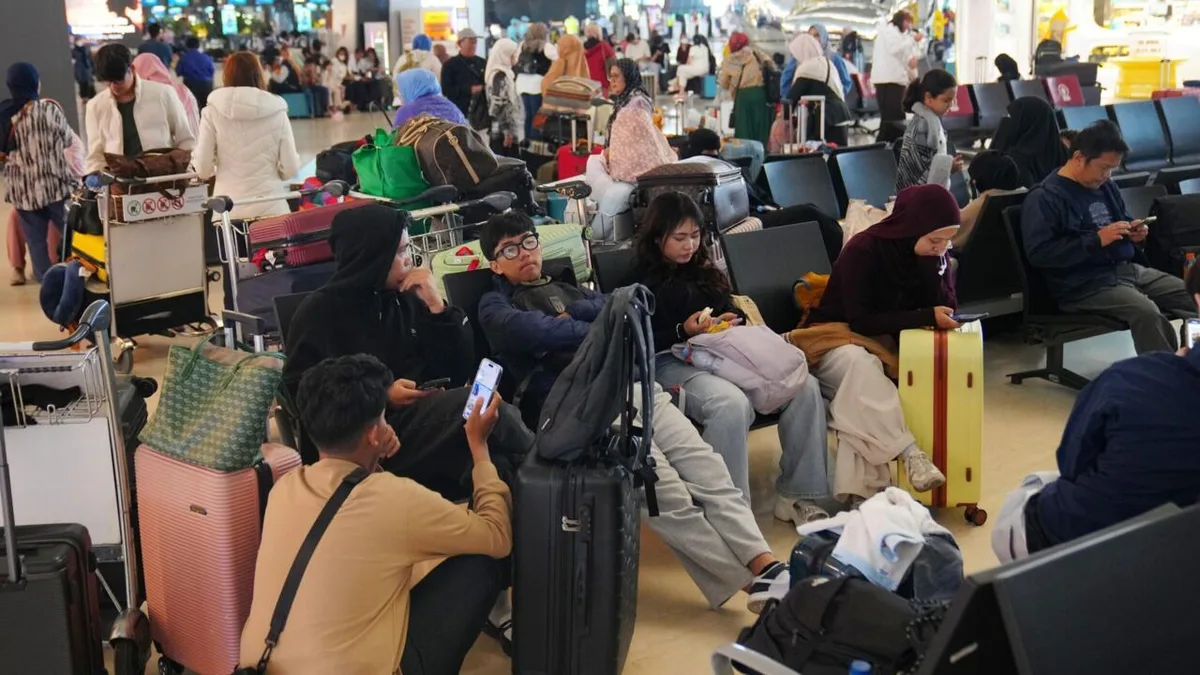 Erupção do Anak Krakatau fecha aeroporto e cancela voos na Indonésia