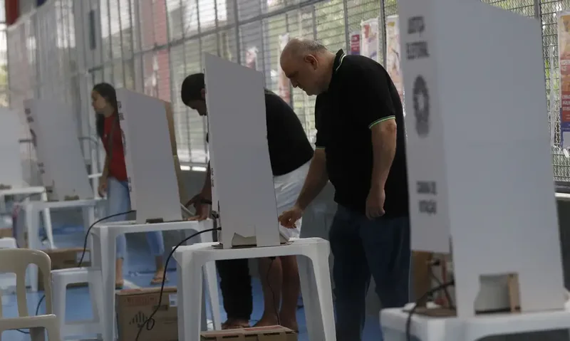 Regras para votar no primeiro turno incluem uso de celular e documentos