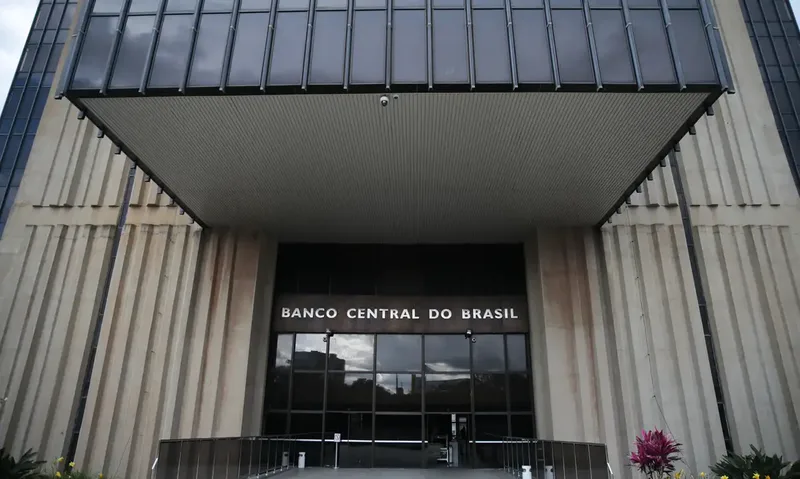 Mercado mantém projeção de déficit externo de US$ 60 bilhões em 2026