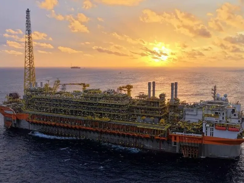 Petrobras combina subsídio e reajuste para manter preço do diesel