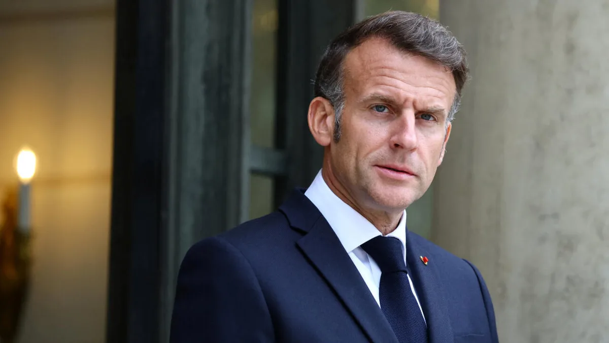 Macron defende regra europeia para barrar redes sociais a menores de 15 anos