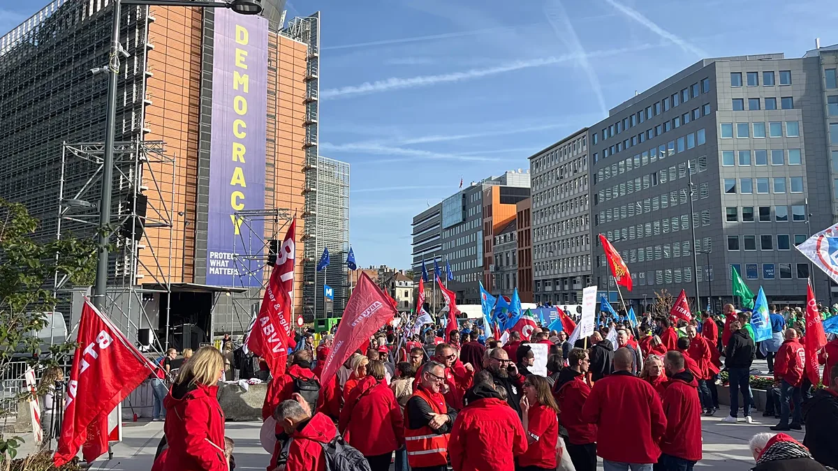Sindicatos protestam em Bruxelas contra proposta de empresas da UE